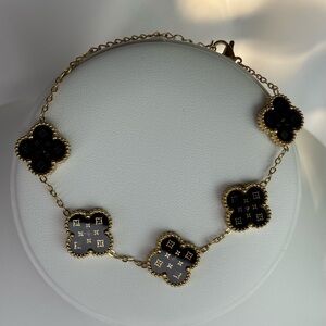 Elegant Gold and Black Clover Bracelet